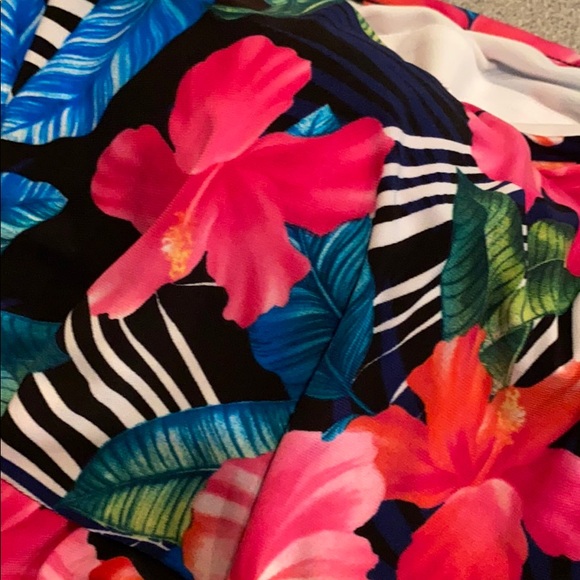 Bathing suite top - Picture 2 of 3